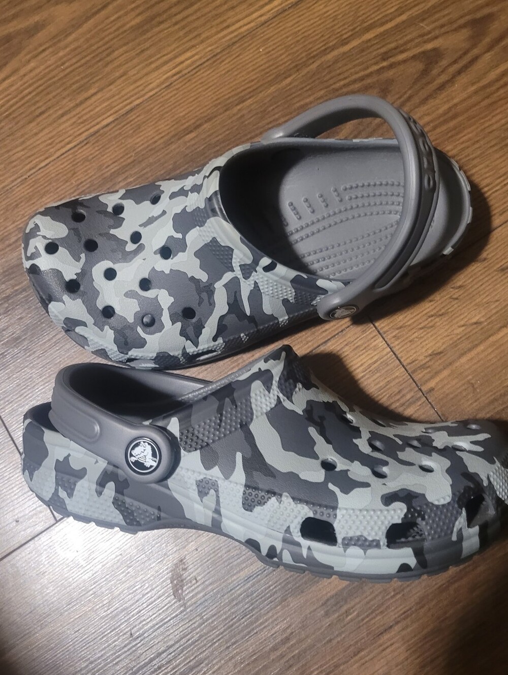 NEW CONDITION KIDS CLASSIC CAMO CLOGS